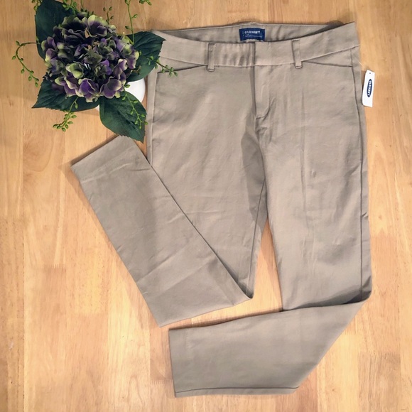 Old Navy Pants - 💙3/$25 NWT Old Navy Mid Rise Pixie Chinos- 12P